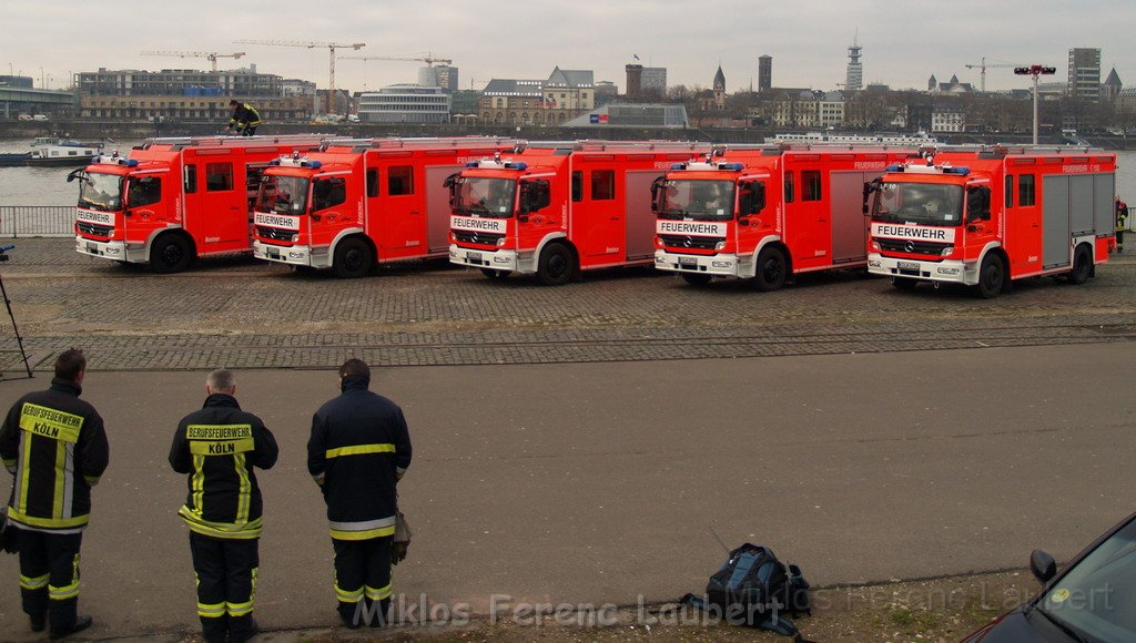 Neue LF`s fuer Koeln Uebergabe in Koeln Deutz an den Wachen  P102.JPG